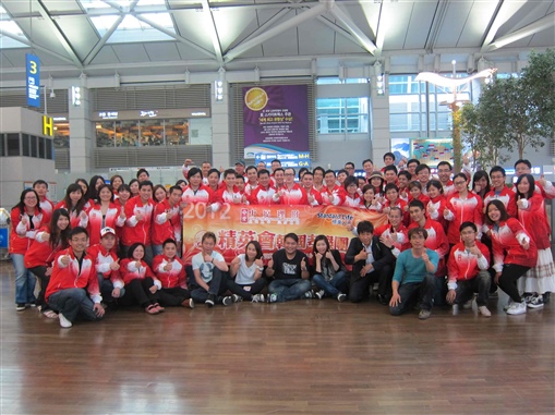 圖1: 精英會韓國考察團在機場大合照。