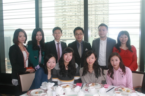 圖1:新任會長Kenny Poon (後排右三) 及其精英團隊。