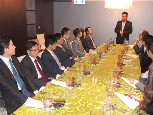 圖2:陳雁樓勉勵各精英會籌委繼續努力。