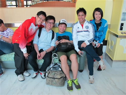 圖6:高級營業董事賴詠諾 Derek (圖右二) 於賽事完結後稍作休息，與同事一起共晉午膳，溝通聯誼。