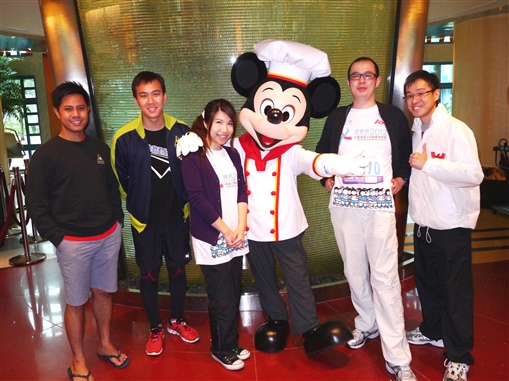 圖5:大家不忘與米奇先生拍照留念。