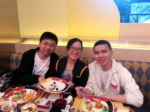 圖8:完成賽事，開開心心飽嚐美食。