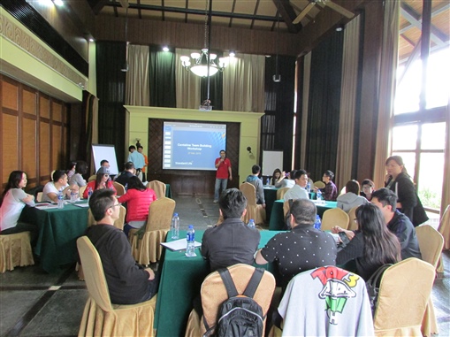 圖3：活動開始前，中原理財香港區總經理Franki Lee為各位精英會會員致辭。