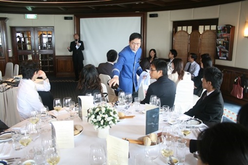 圖2:無論是否好酒之徒，認識酒的升值潛力和發展都誘發大家的興趣