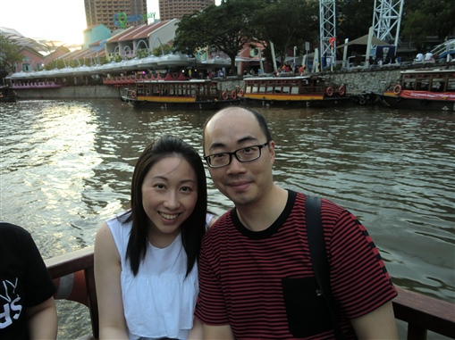 圖4: (左) 中原理財組別營業董事 Janice Chu 及 (右) 高級營業董事 Jonathan Lee 同遊克拉克碼頭。