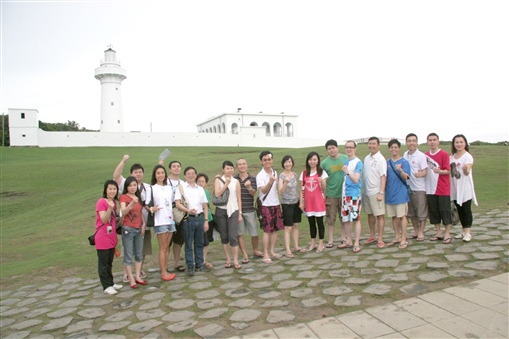 圖9:精英會成員於墾丁的鵝鑾鼻燈塔合照