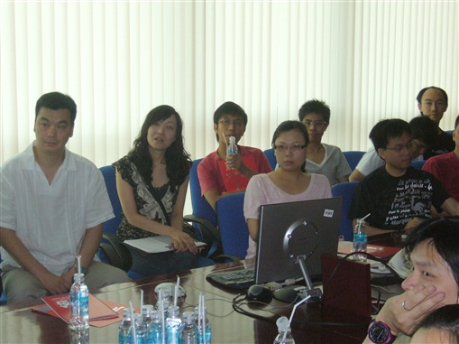 圖10:精英會同事於胡志明市的英國保誠總部聽取越南投資情報