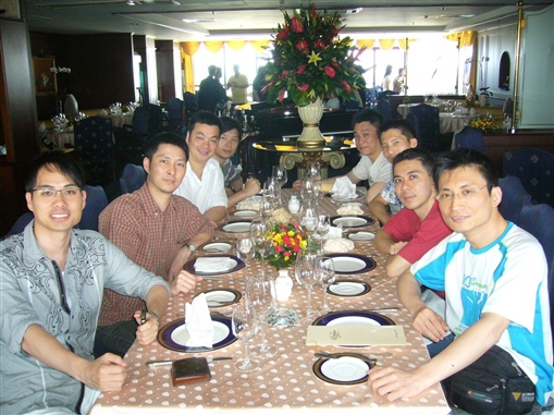 圖12:聞名越南的法國餐廳中來個餐前合照