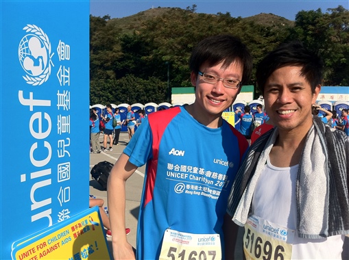 圖3:Derek Lai(右)及Wilfred Yiu做善事不甘後人。