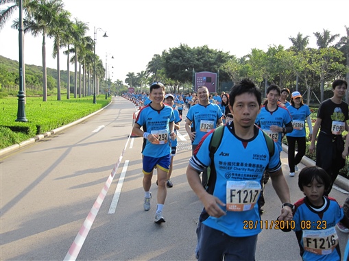 圖4:Ray Suen與Frankie Ko邊跑邊笑邊拍照，實有未盡全力之嫌