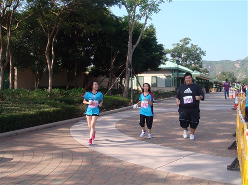 圖7:右起︰Iby Li、Fanny Chung及Keith Chan戰鬥到最後仍不放棄﹗