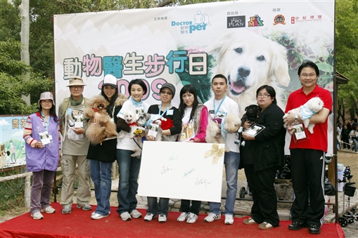 圖3:開步禮前眾嘉賓大合照︰羅寶文(左三)、江美儀(左四)、鍾港武議員(右一)、李國強(右三)