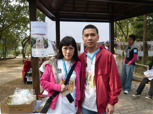 圖5:中原理財聯席董事李國強(右)與《動物醫生》創辦人及行政總監陸茵玲(左)合照