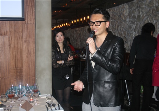 圖6: 香港專業品酒師協會委員余偉倫向大家介紹品嚐美酒技巧。