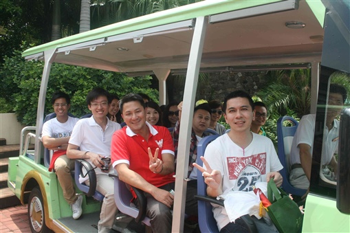 圖3:坐上渡假村的專用車展開一連串活動。