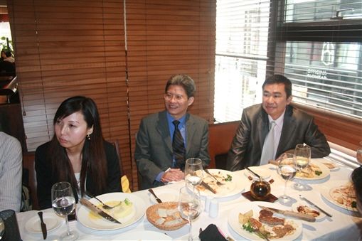 圖11:中原理財董事總經理周忠信及另一精英會成員周子康