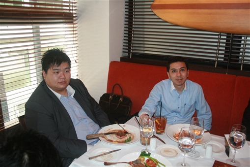 圖12:兩位同屬旺角分行的精英︰陳沛文(左)、李國強(右)