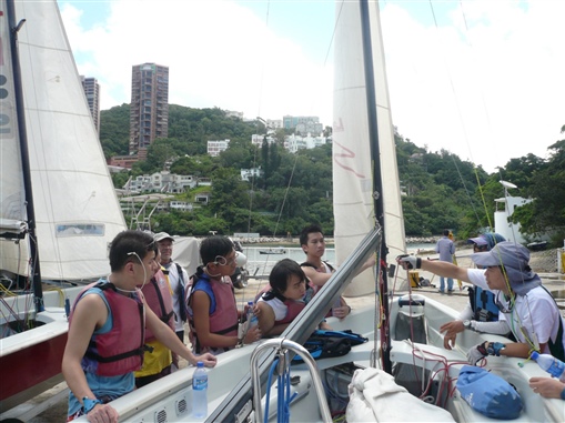 圖5:精英們實地了解帆船裝嶔的步驟及理論課中提及的操控方法
