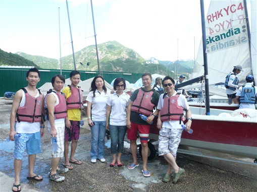 圖6:精英會成員與Royal Skandia的Aster(右三)及Sandy(右四)合照