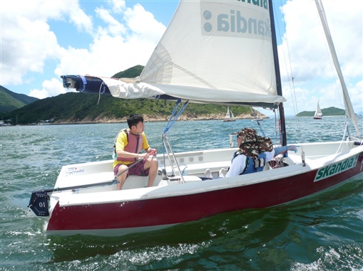 圖8:精英會會長鄭成德(左)在教練指導下向著目標前進