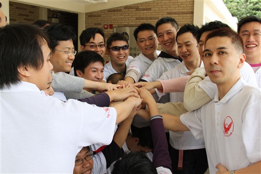 圖3:萬眾同心，其利斷金，一起展示中原理財的團結力量