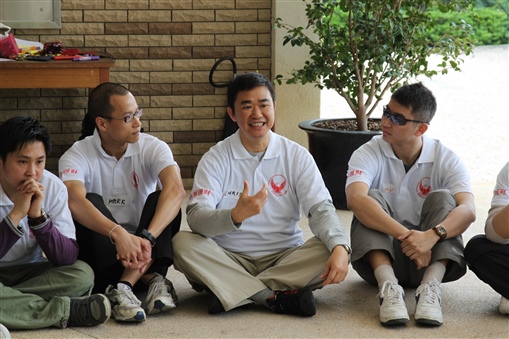 圖6:中原理財聯席董事周子康(右二)於遊戲後的熱情分享