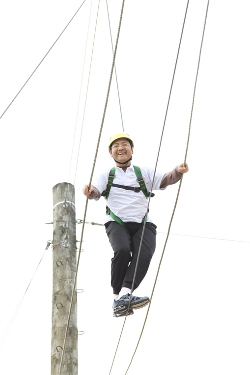 圖9:精英會成員梁漢英(Leo)亦不甘示弱，並挑戰一下自己的膽量