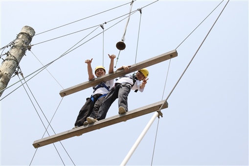 圖11:朱新幟(左)與鄭成德(右)成為第一對成功登上「天梯」頂的拍擋