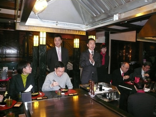 圖2:會長陳可風(後左)及副會長鄭成德(後右)致詞