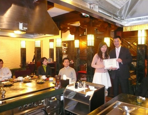 圖10:委任狀頒予委員譚言伉