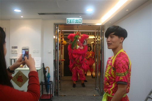 圖5:重頭戲到了，醒獅採青環節。