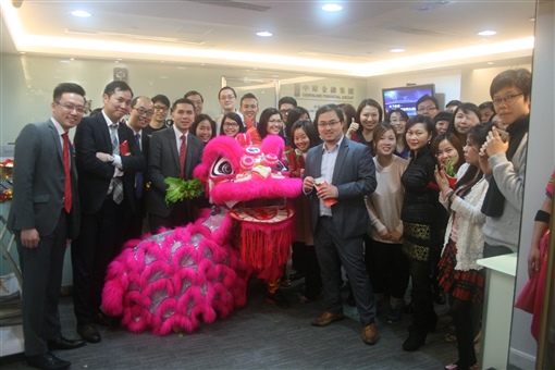 圖7:最後，當然要跟醒獅拍照留念。